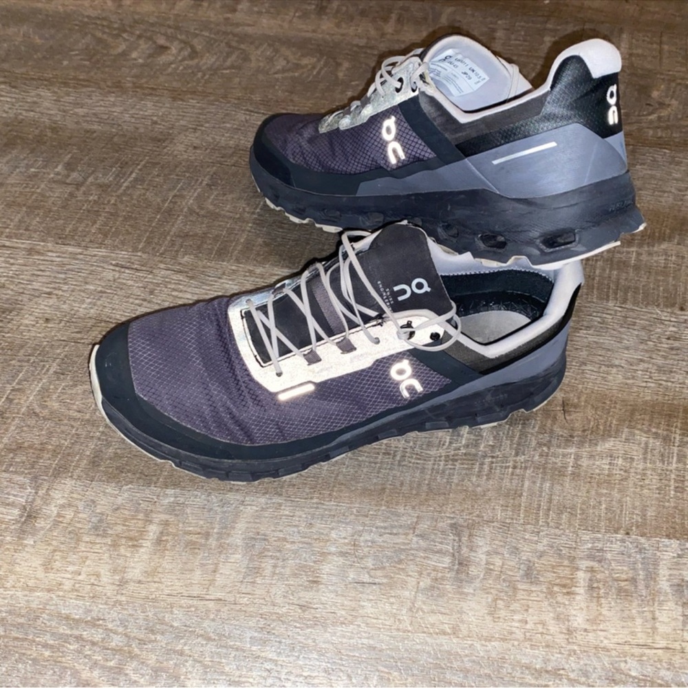 On CLOUD Black and Gray Sneakers with Supportive Sole